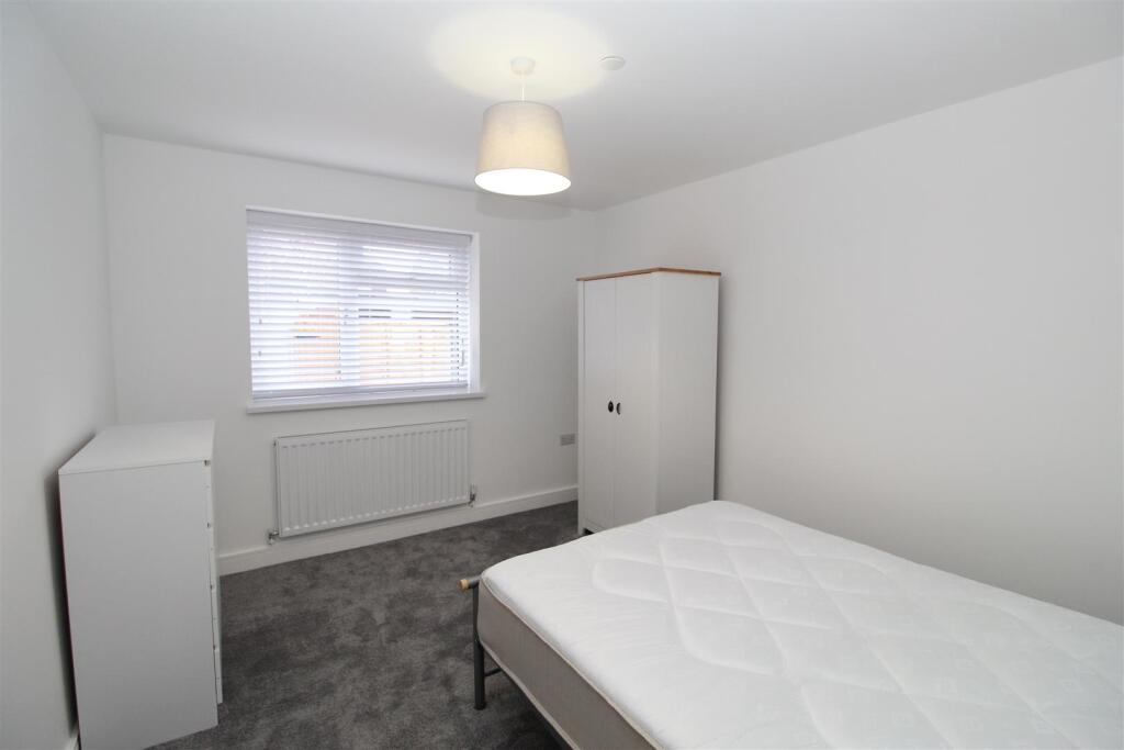 Flat Caerphilly Road in Cardiff