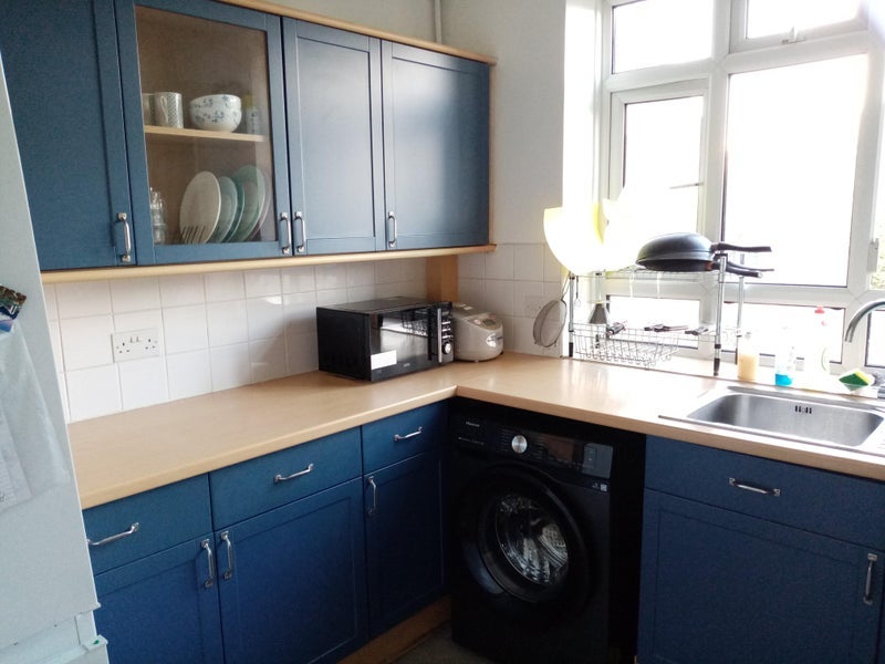 Room Estate Road in Greater London