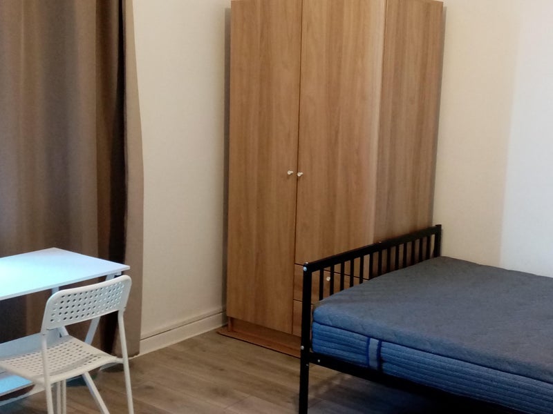 Room Estate Road in Greater London