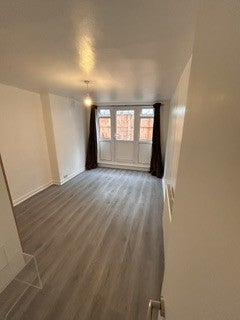 Flat Goldsboro' Road in Greater London