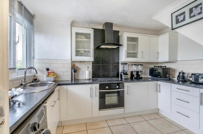 Room Hawkstone Road in Greater London