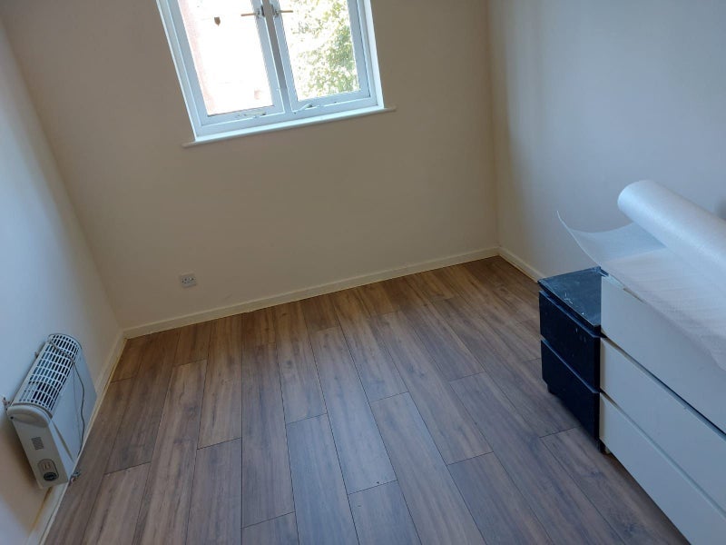 Room Tarragon Close in Greater London