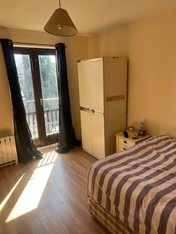 Room Tarragon Close in Greater London