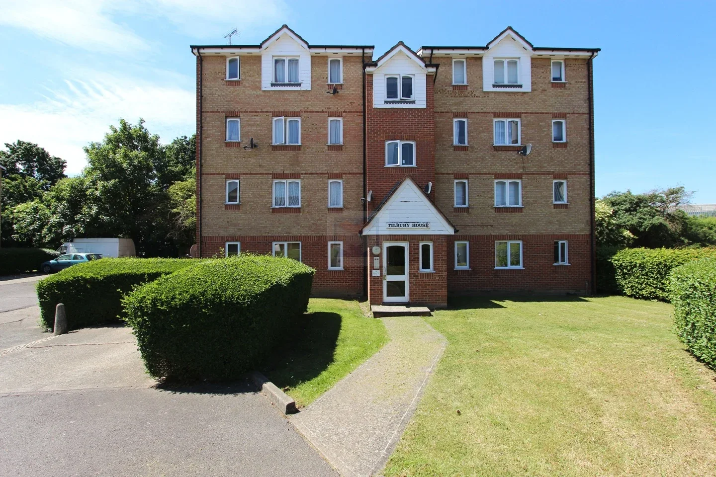 Flat Myers Lane in Greater London