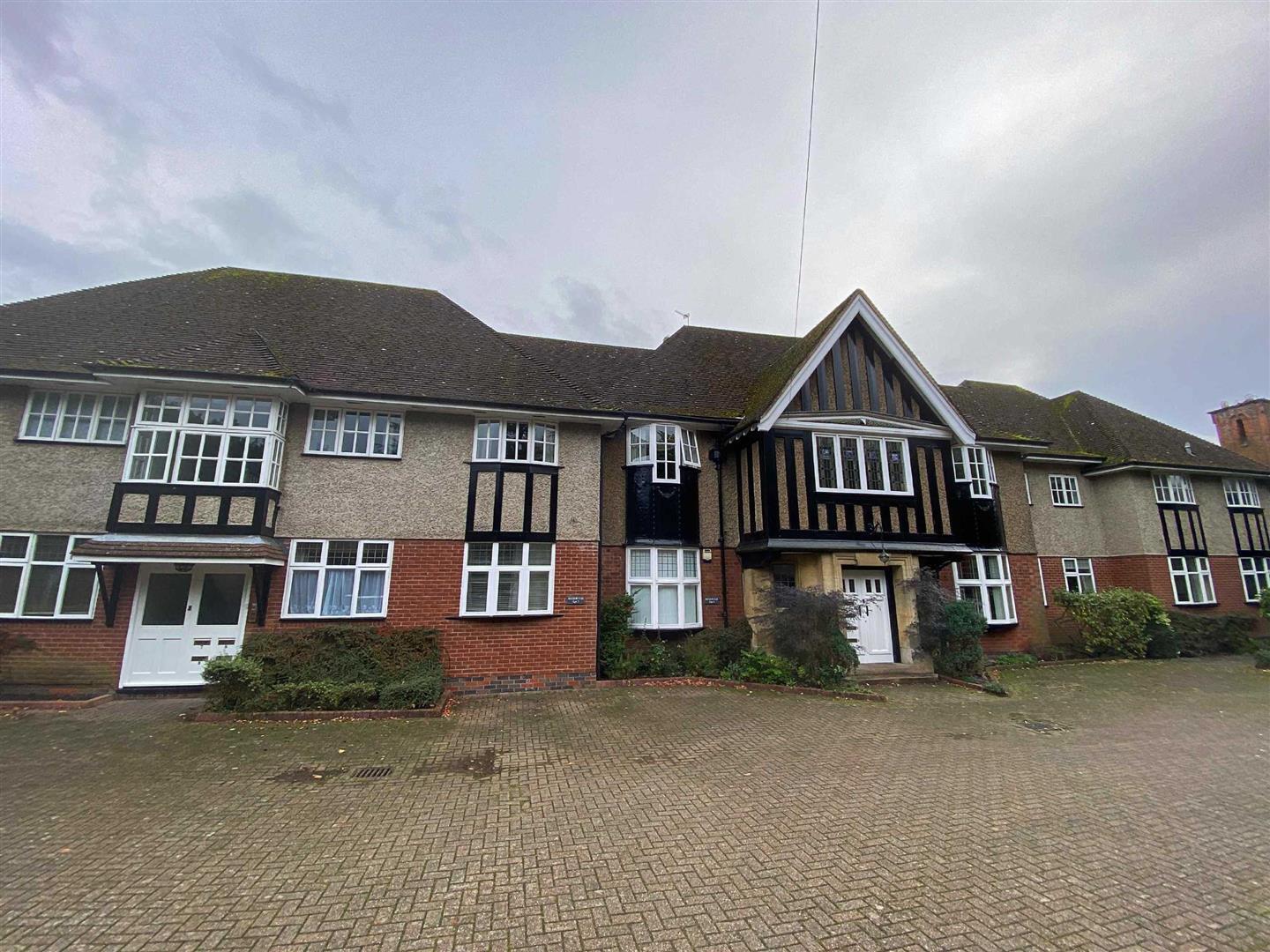 Flat Shoesmith Close in Hinckley and Bosworth