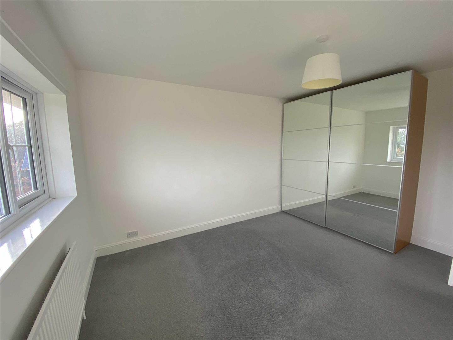 Flat Shoesmith Close in Hinckley and Bosworth