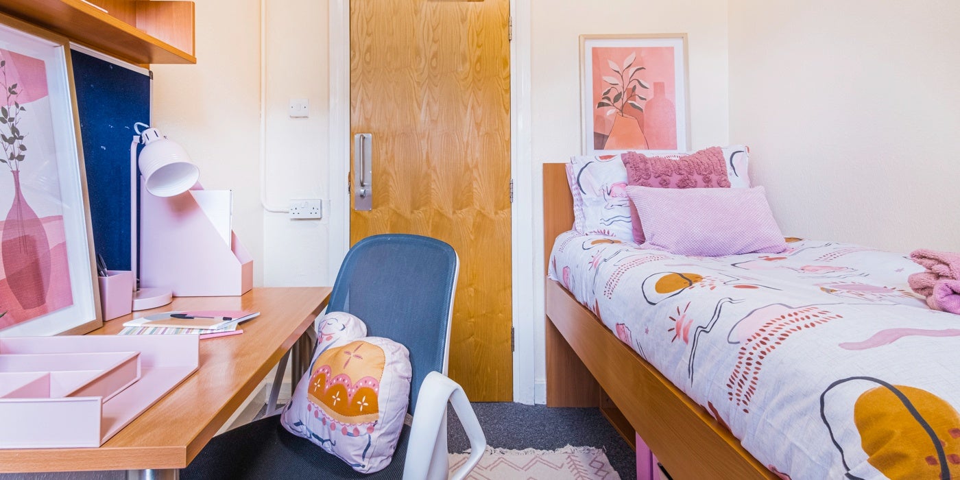 Room Augustus Street in Greater London