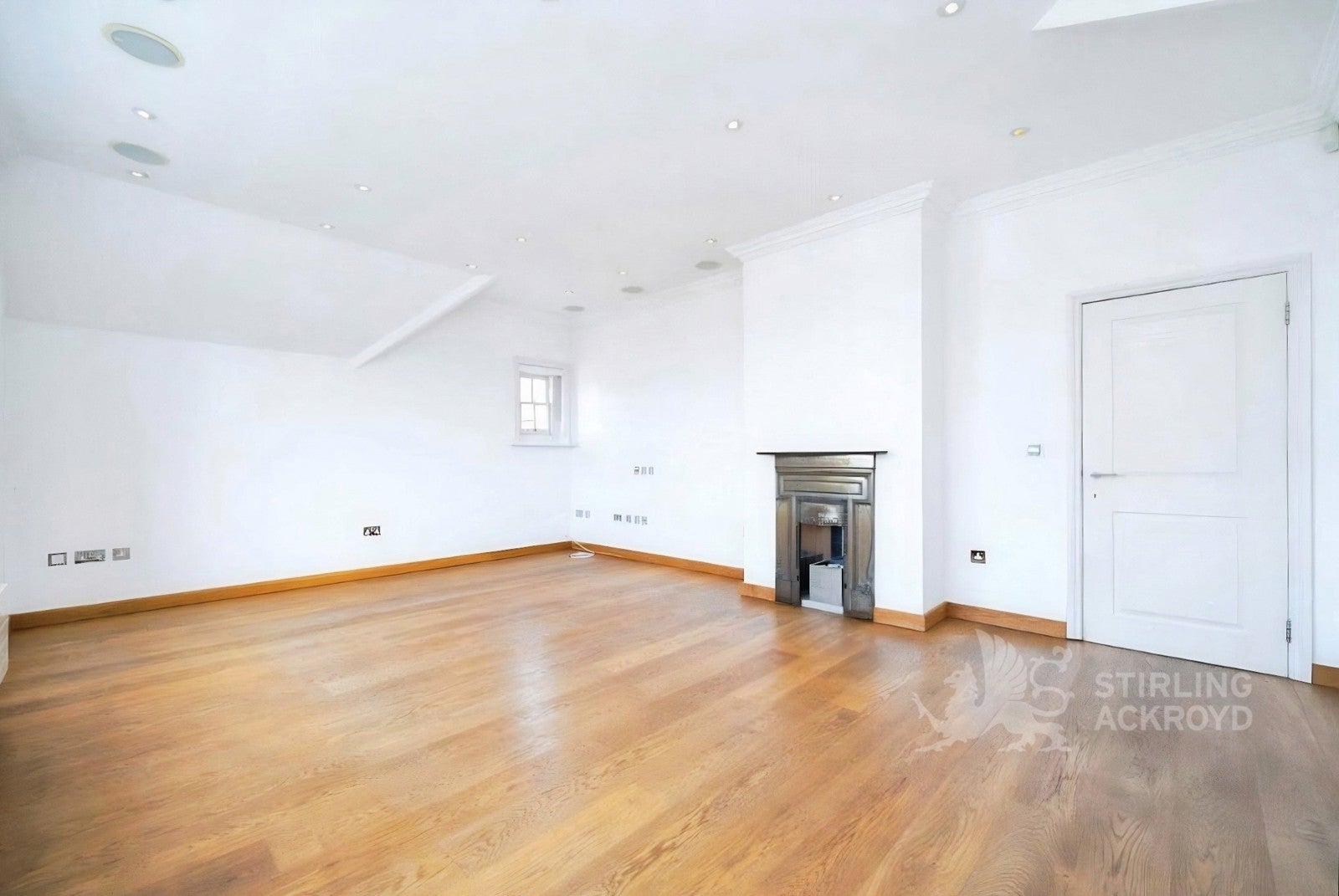 Flat Bracknell Gardens in Greater London
