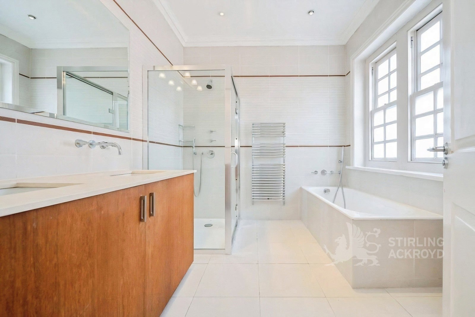Flat Bracknell Gardens in Greater London