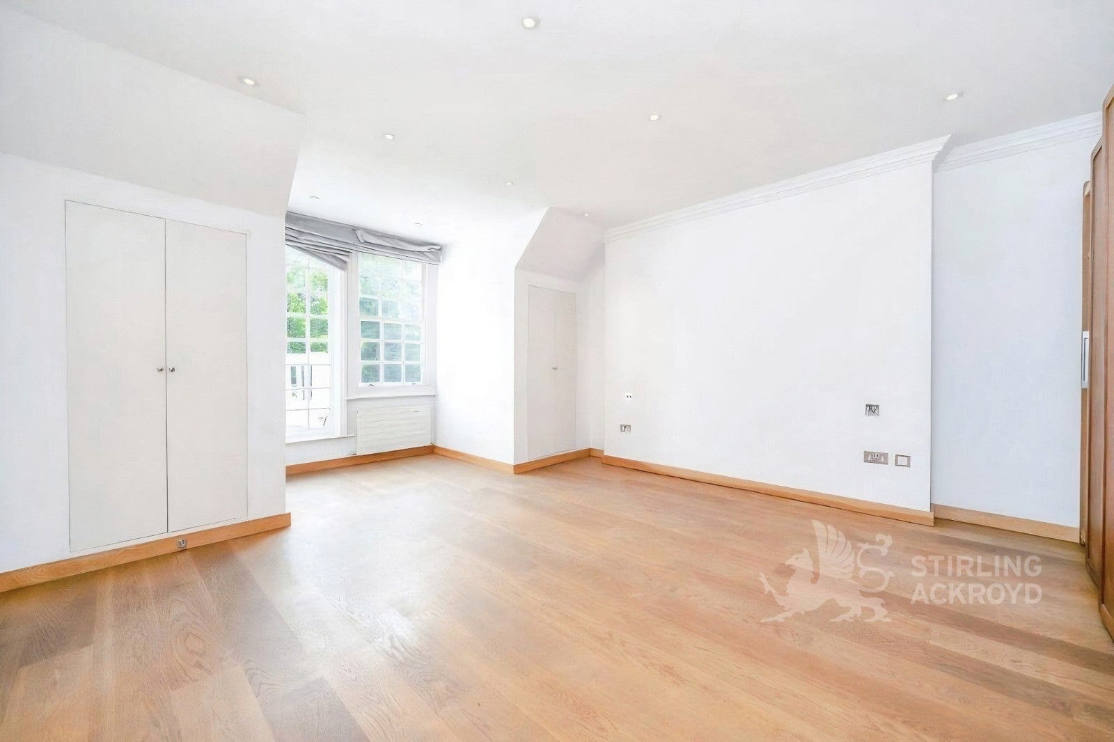 Flat Bracknell Gardens in Greater London