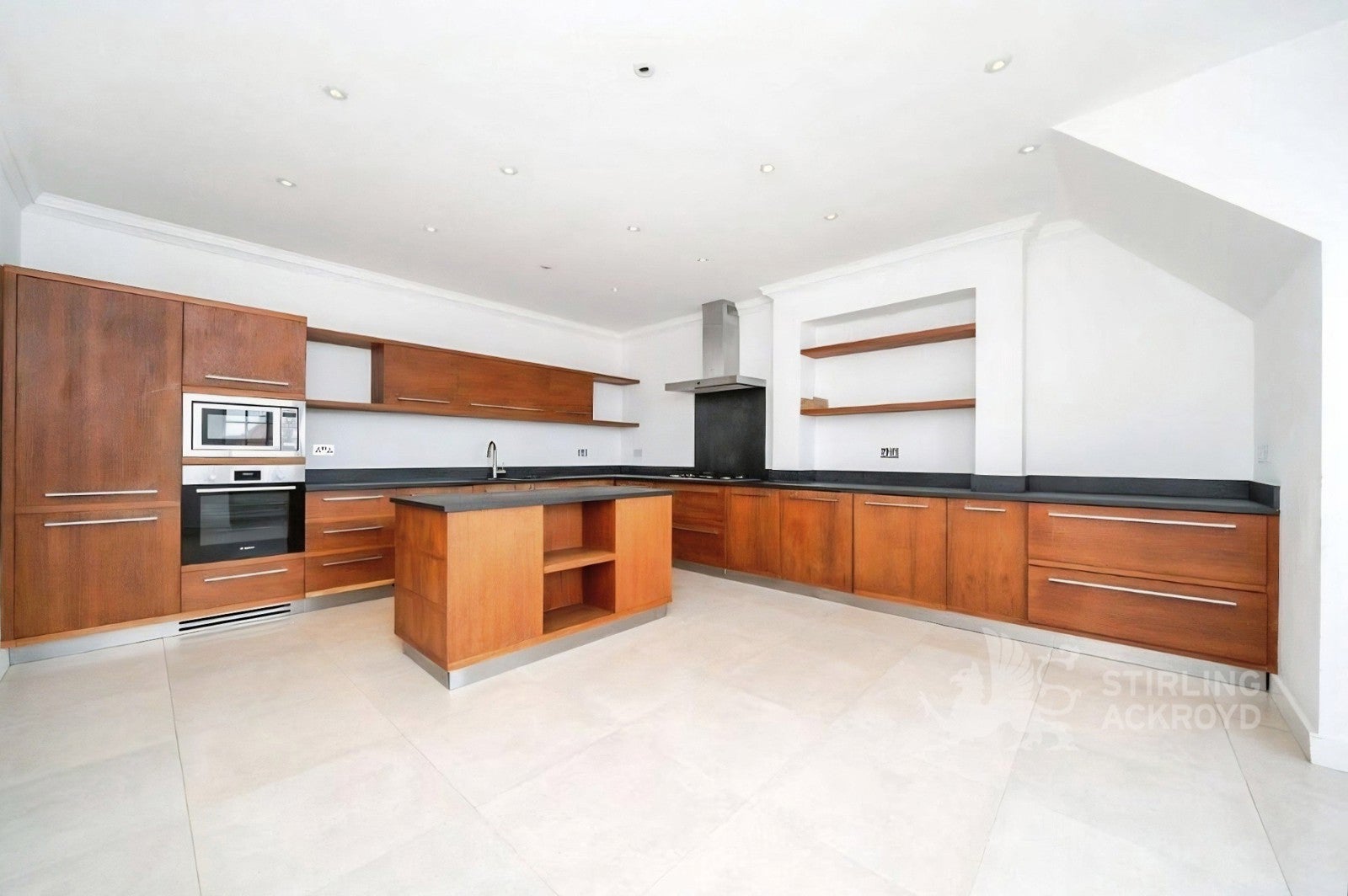 Flat Bracknell Gardens in Greater London