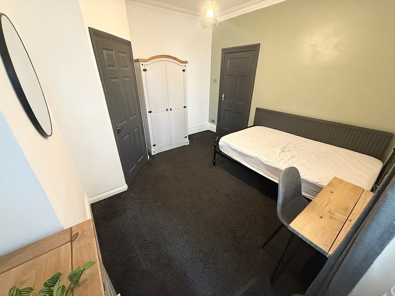 Room Winchester Avenue in Leicester