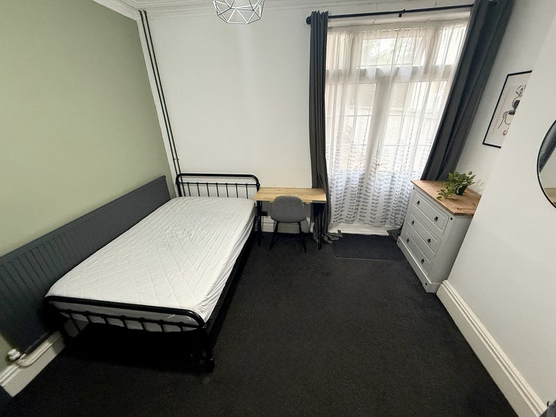 Room Winchester Avenue in Leicester
