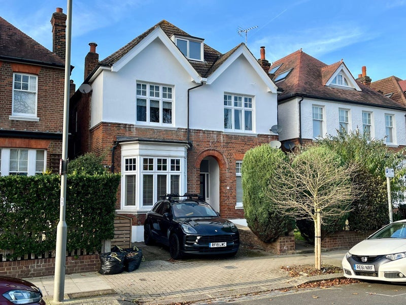 Room Holmbush Road in Greater London