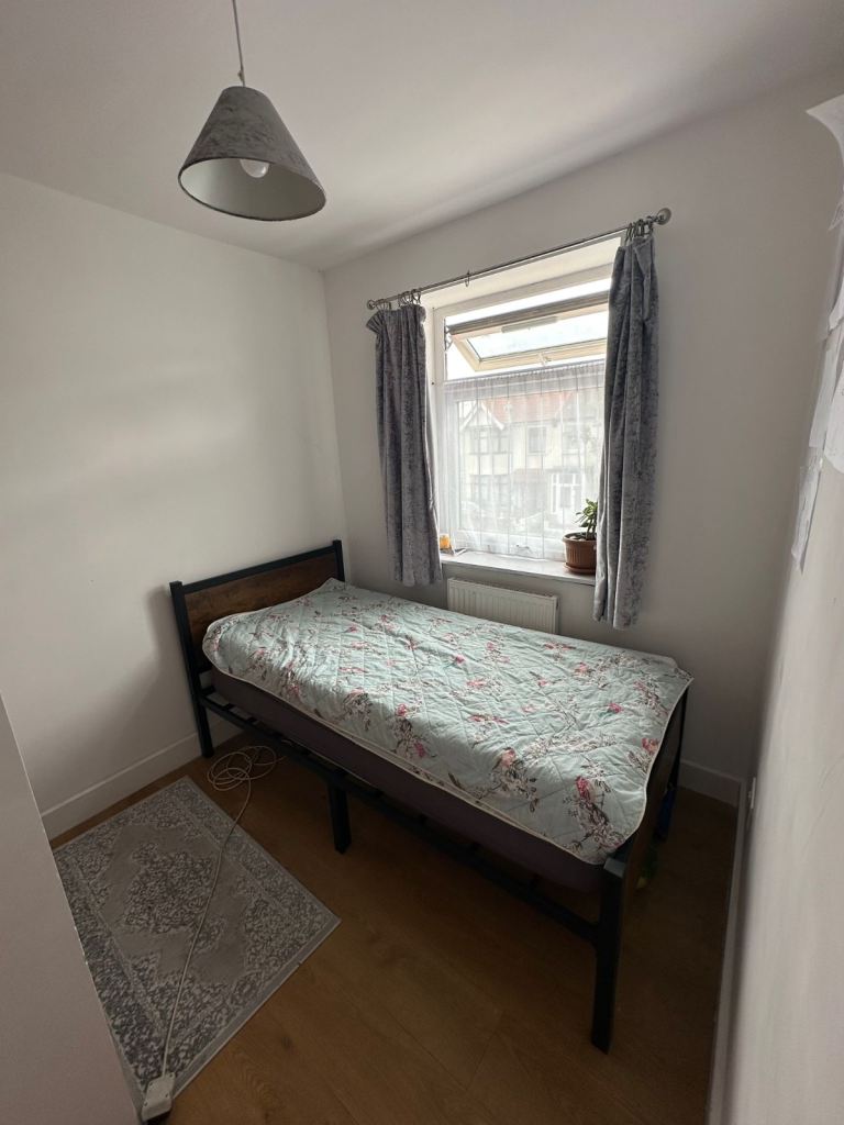 Flat Salisbury Avenue in Greater London