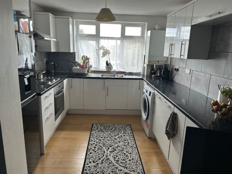 Flat Salisbury Avenue in Greater London