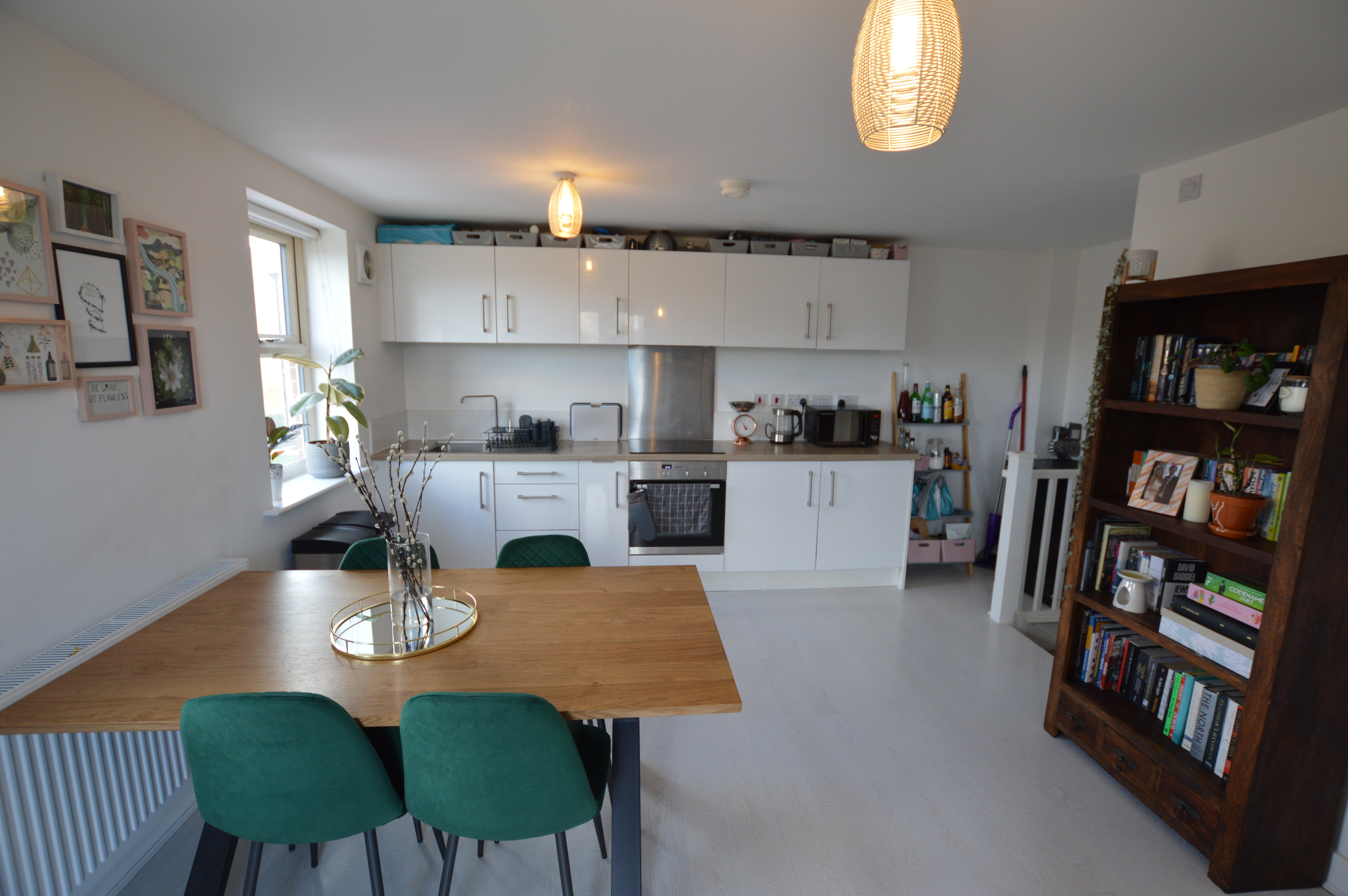 House Holts Crest Way in Leeds
