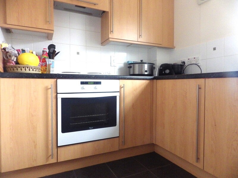 Flat St Austell Way in Swindon