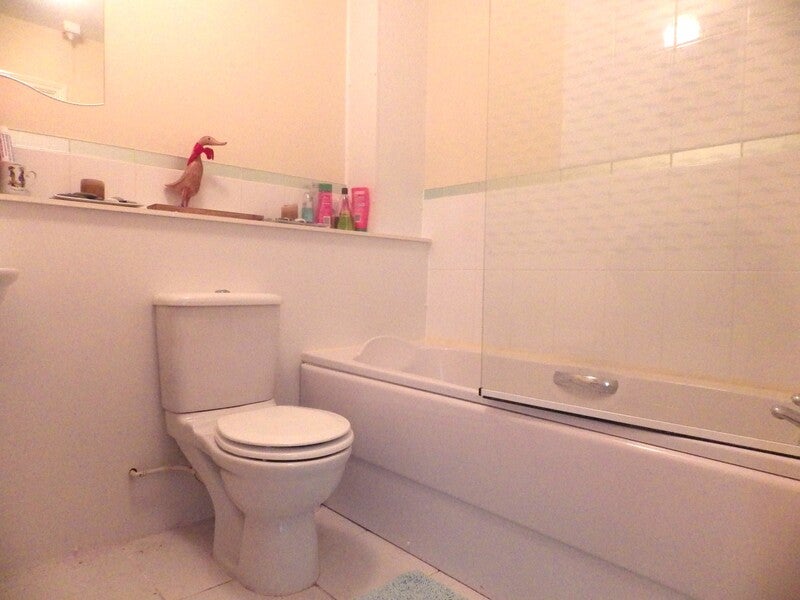 Flat St Austell Way in Swindon
