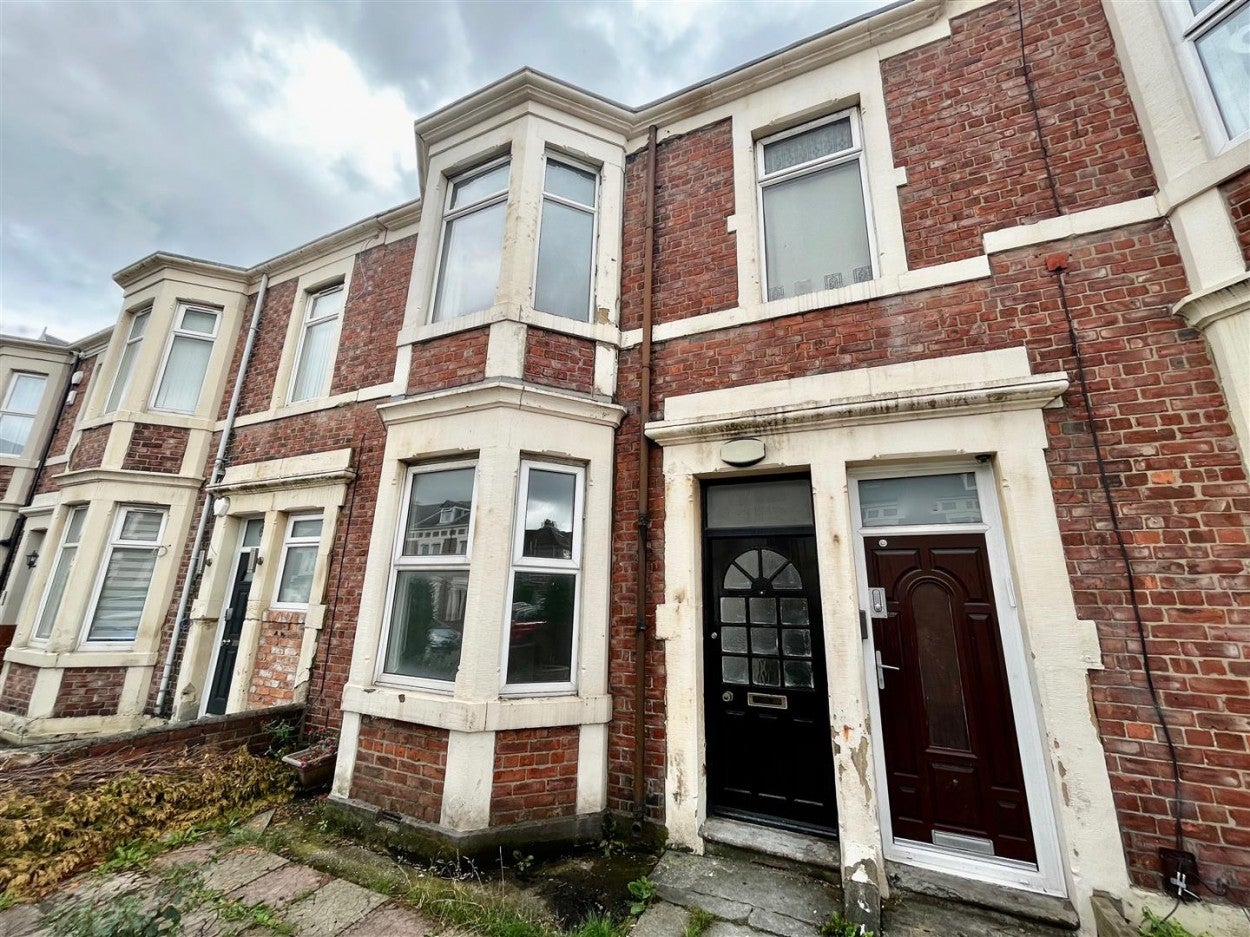 Flat Whitehall Road in Gateshead