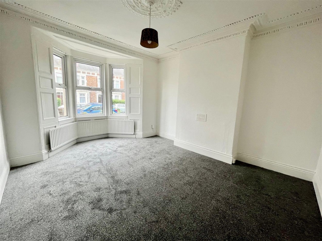Flat Whitehall Road in Gateshead