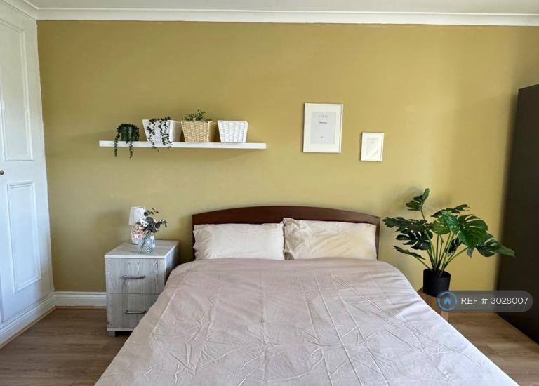 Room Mitcham Road in Greater London