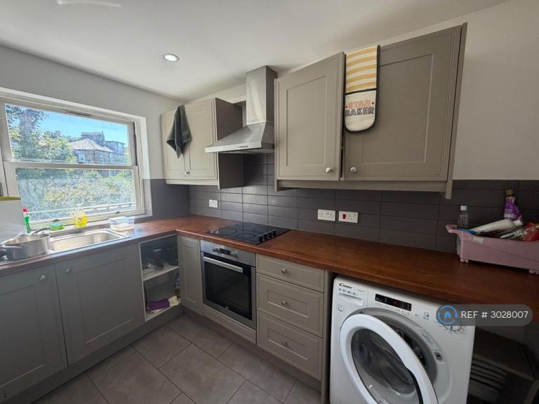 Room Mitcham Road in Greater London