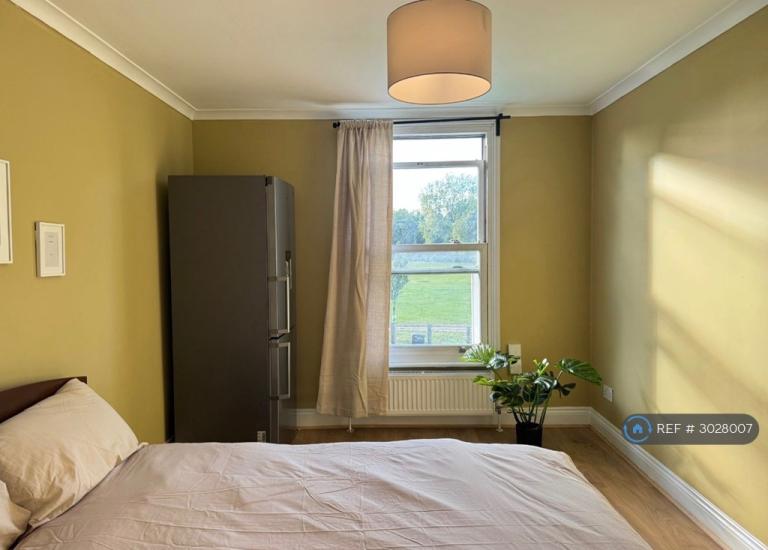 Room Mitcham Road in Greater London