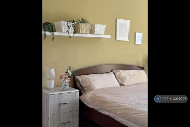 Room Mitcham Road in Greater London