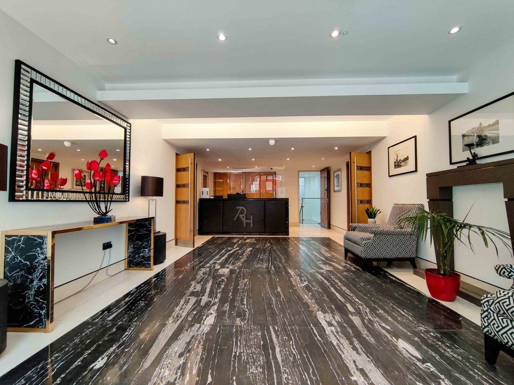 Flat Old Brompton Road in Greater London