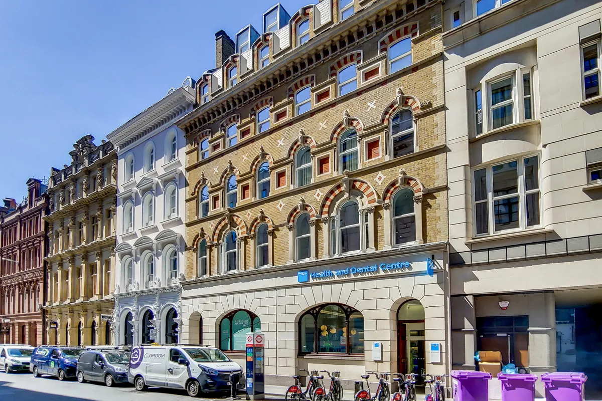 Flat Chancery Lane in City of London