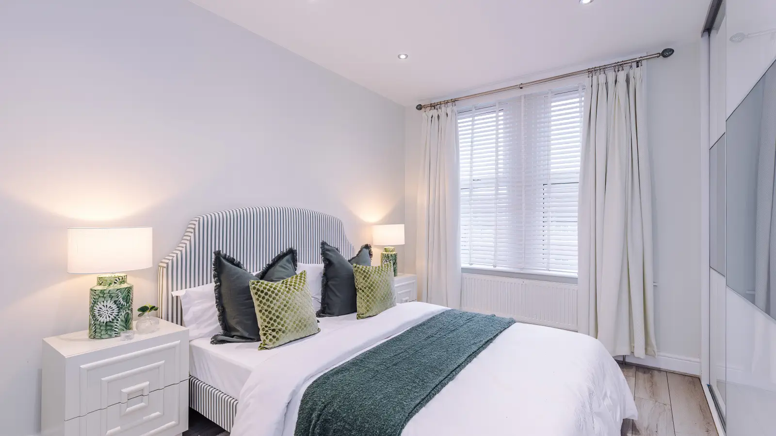 Flat Wynnstay Grove in Manchester