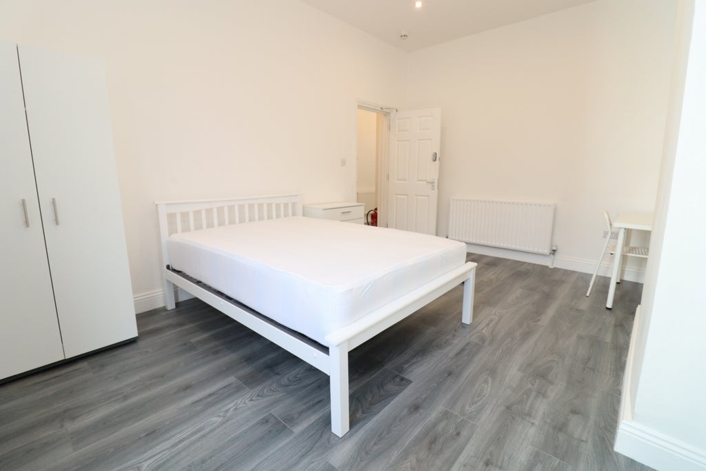 Room Globe Road in Greater London