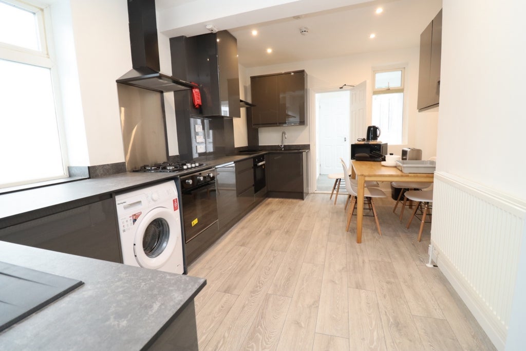 Room Globe Road in Greater London