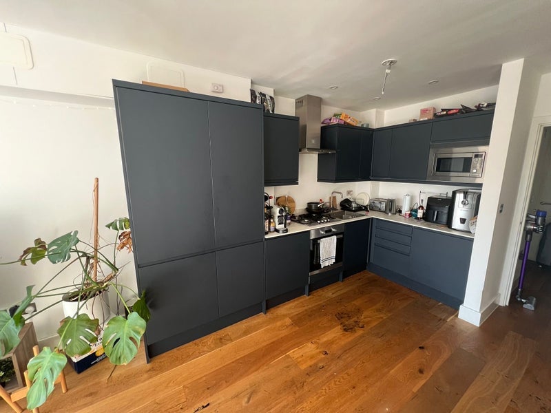 Room Grove Green Road in Greater London