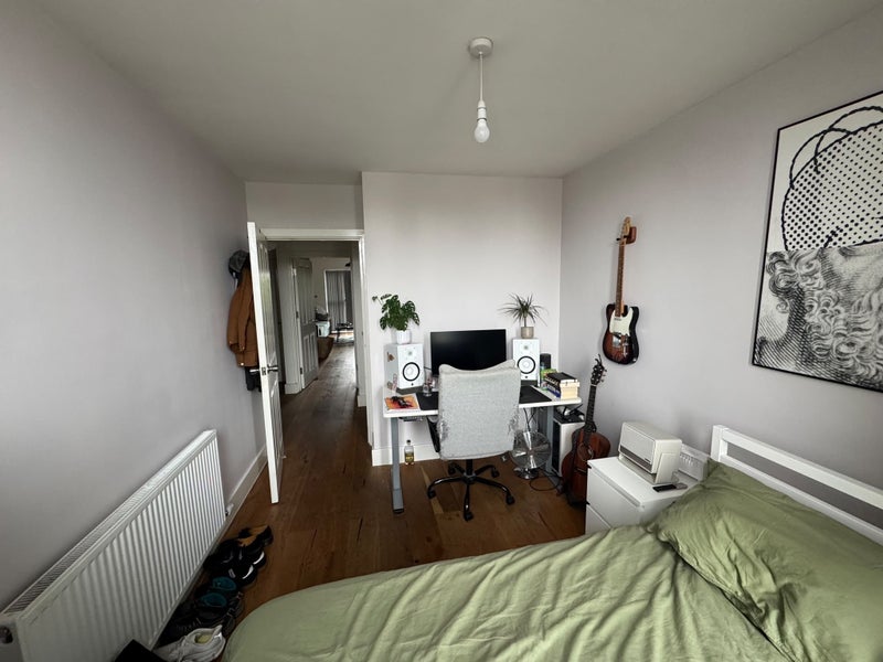 Room Grove Green Road in Greater London