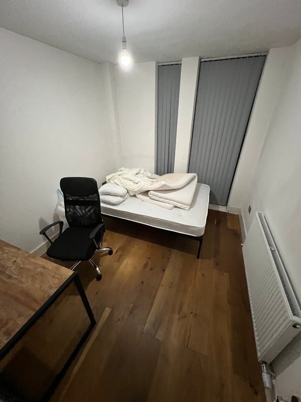 Room Grove Green Road in Greater London