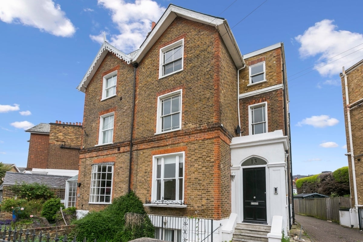 Flat Trinity Place in Windsor