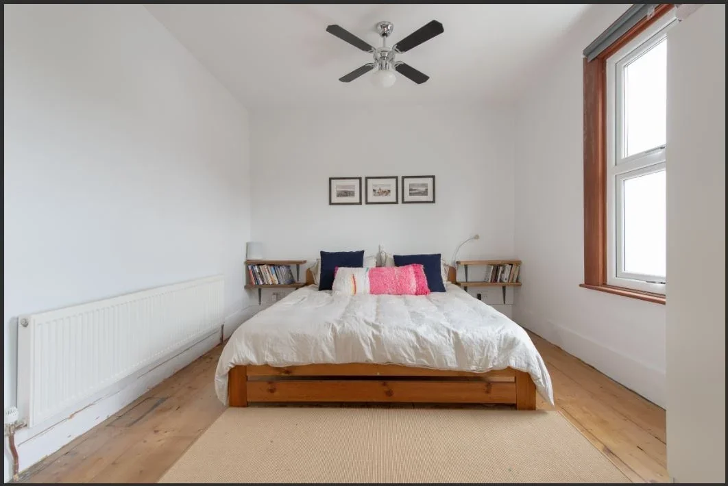 Room Carlyle Road in Greater London