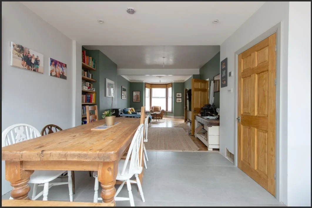 Room Carlyle Road in Greater London