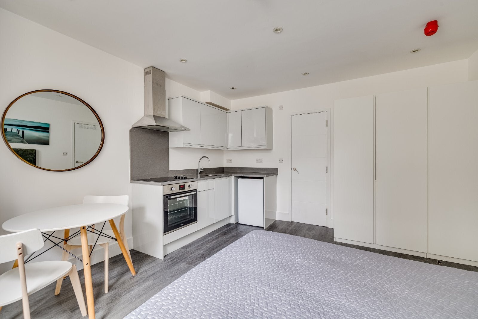 Flat Finborough Road in Greater London