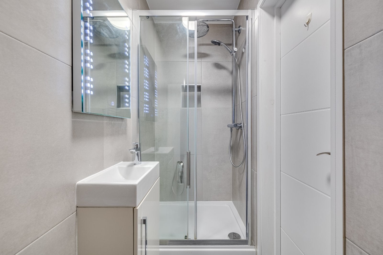 Flat Finborough Road in Greater London