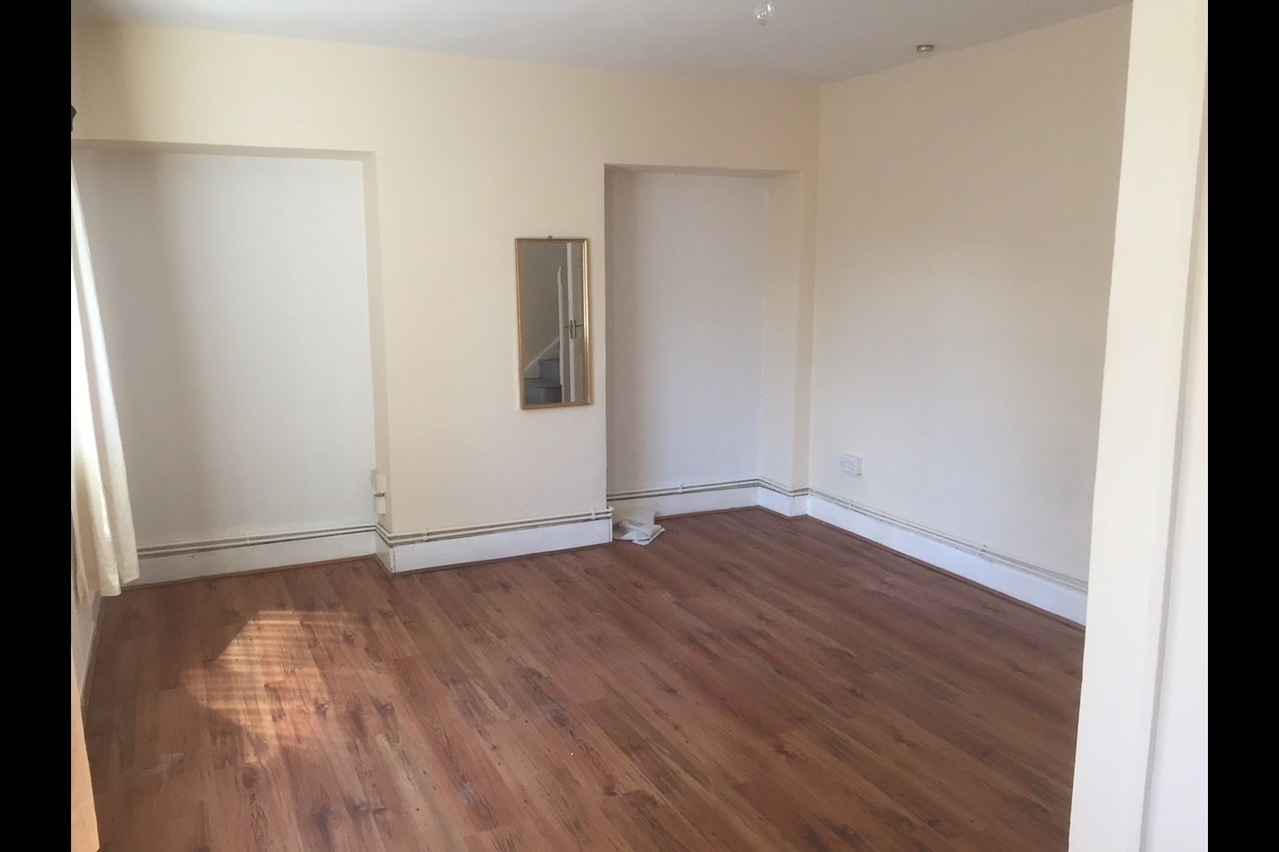 Flat Barking Road in Greater London