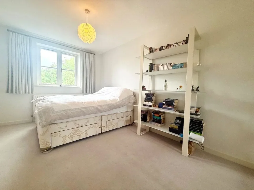 Flat Brompton Park Crescent in Greater London