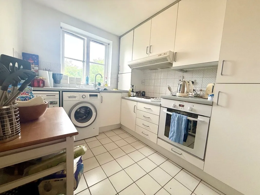 Flat Brompton Park Crescent in Greater London