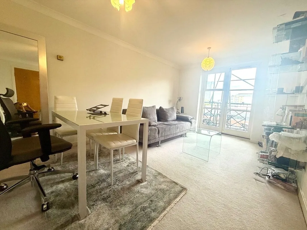 Flat Brompton Park Crescent in Greater London