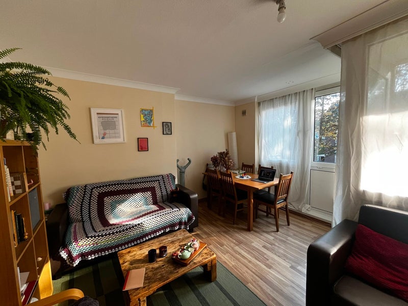 Room Barnabas Road in Greater London