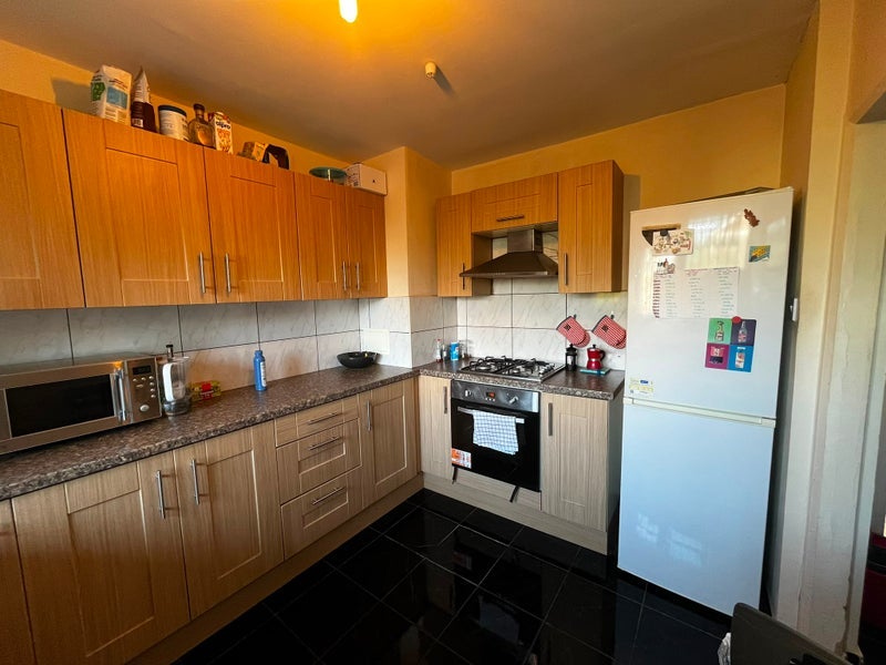 Room Barnabas Road in Greater London