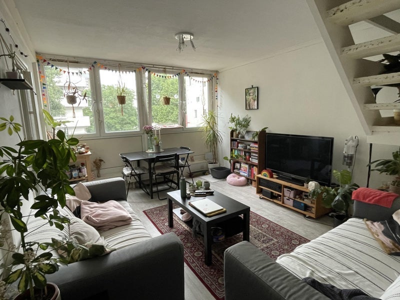 Room Thomas Baines Road in Greater London