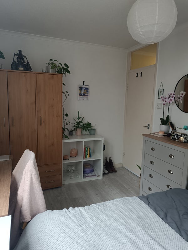Room Thomas Baines Road in Greater London